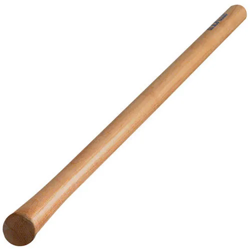 صورة لمقبض مجرفة خشبي دائري مصقول يظهر الهيكل الطبيعي المتين والتصميم الأسطواني المخصص للأعمال الشاقة.