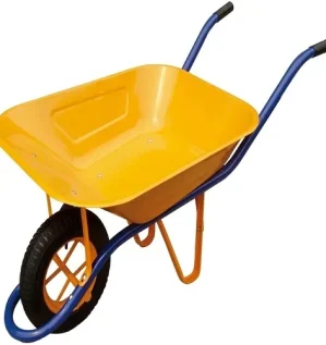 صورة لعربة حديقة معدنية صفراء وزرقاء ذات عجلة واحدة تظهر التصميم الملون والمتين المناسب لأعمال الحديقة المختلفة.