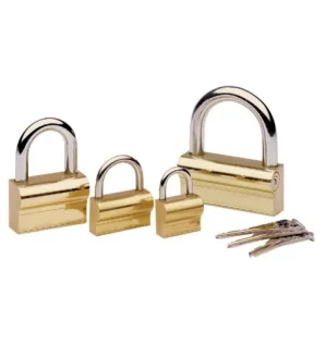 قفل نحاسي بقوس طويل مقاوم للصدأ يمنح حماية عملية وسهولة استخدام للممتلكات.