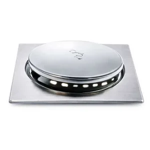 مصفاة أرضية بغطاء ضاغط عالية الجودة تمنع الروائح وتضمن تصريف مياه بكفاءة عالية.